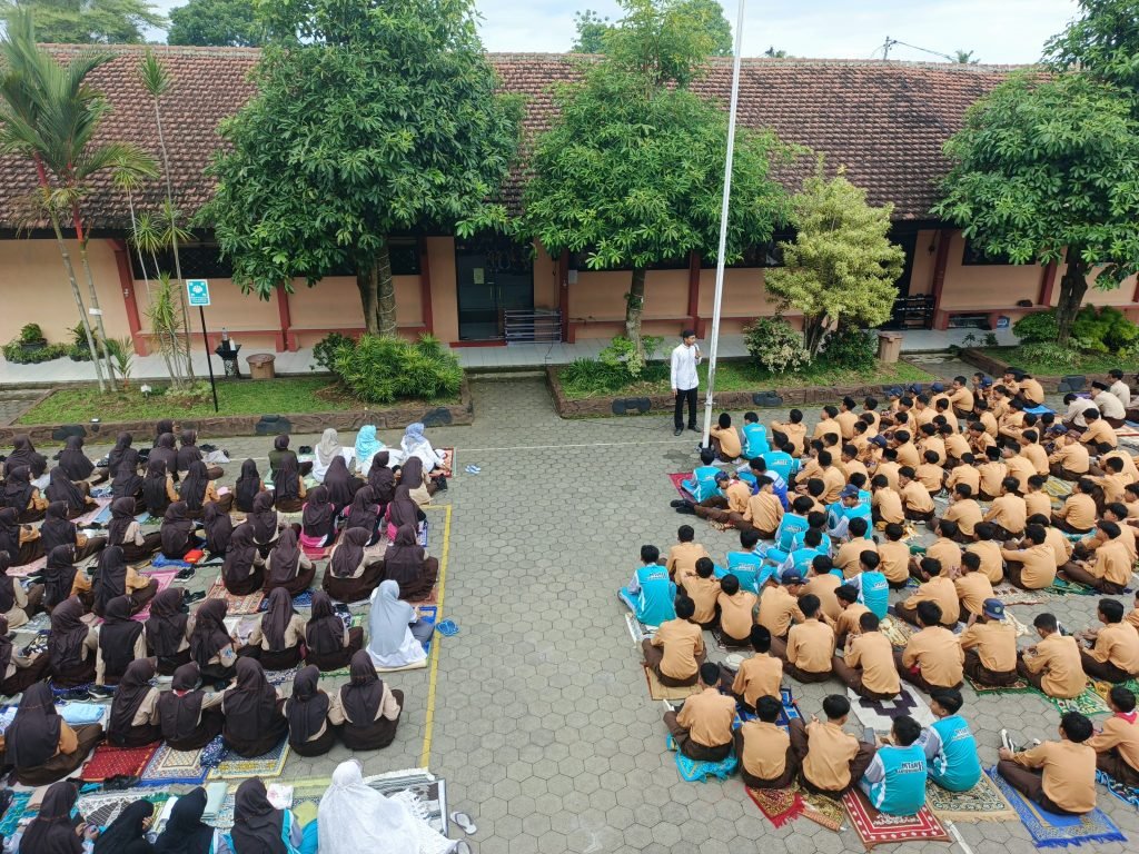 Pelaksanaan Gemar Bahasa Asing (GERBANG) di MTsN 8 Banyuwangi