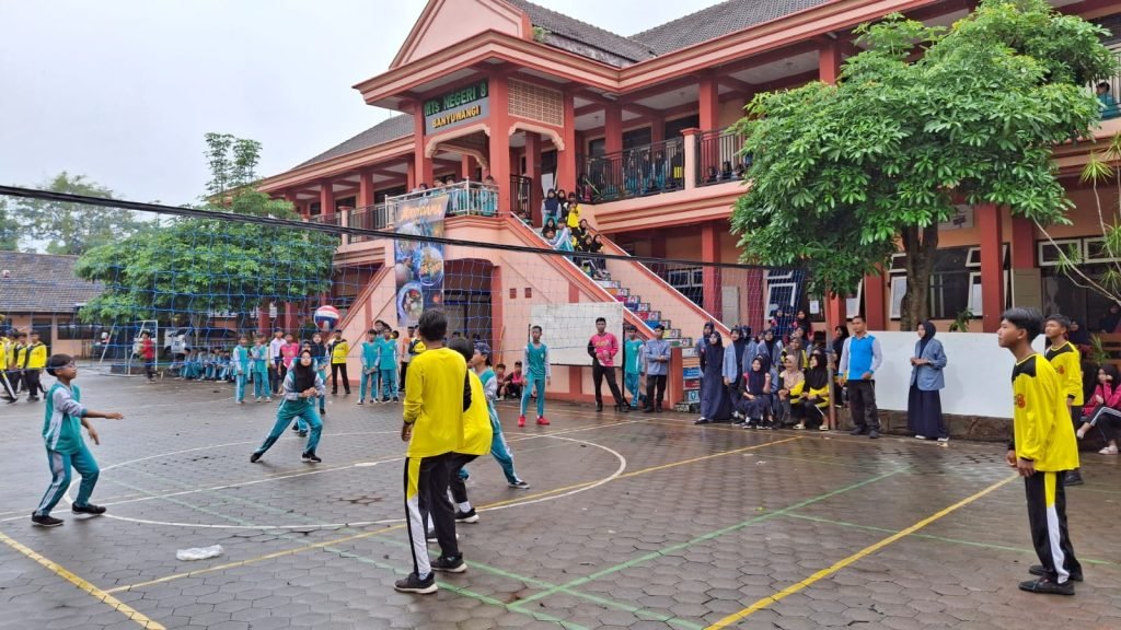 Lomba Voli Antar Kelas Meriahkan Hari Kedua Classmeeting 
