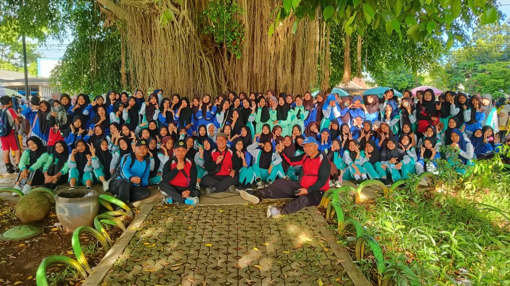 MTsN 8 Banyuwangi Ikut Meriahkan Peringatan Hari Korpri di RTH Maron