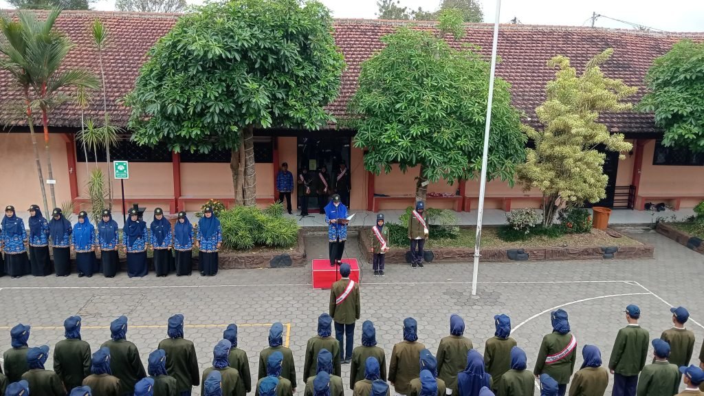 Upacara Bendera MTsN 8 Banyuwangi dalam Rangka Kesaktian Pancasila