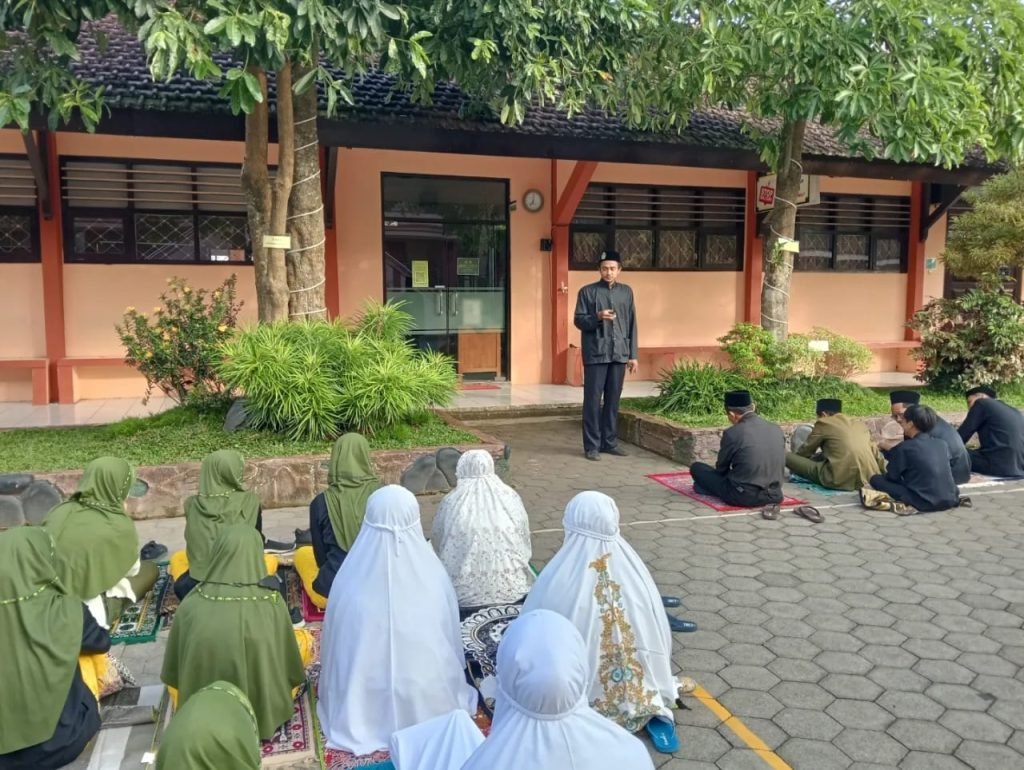 GERBANG (Gerakan Bahasa Asing) Bahasa Inggris MTsN 8 Banyuwangi