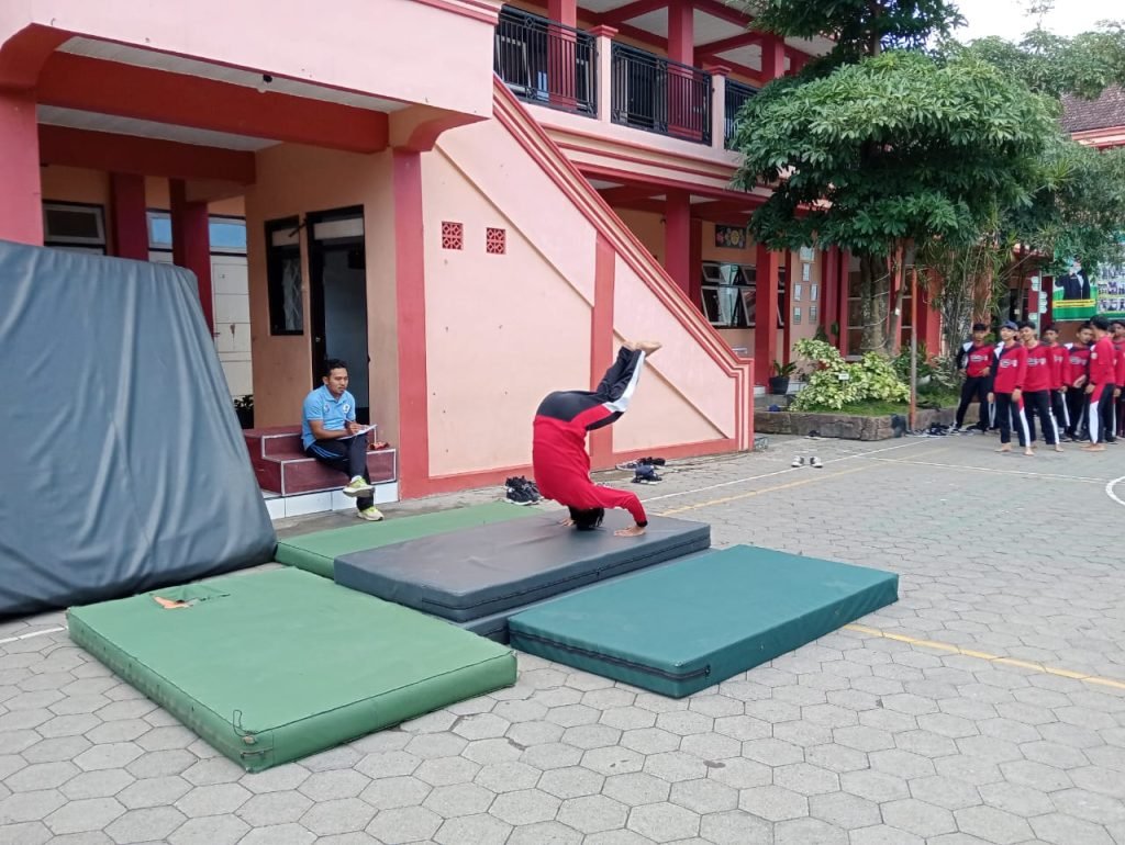 AM Praktek PJOK MTsN 8 Banyuwangi